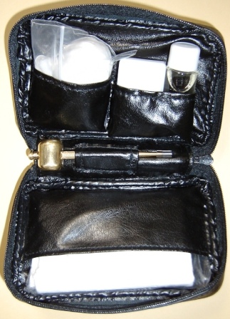 Portable maintenance kit (black/brown)