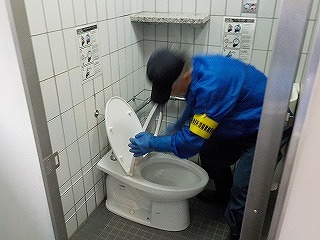 s-公衆トイレ清掃1